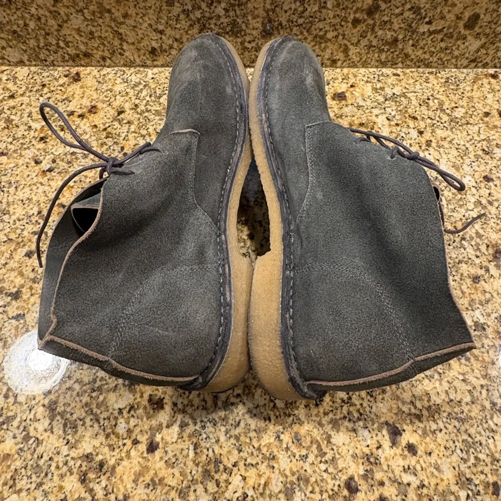 Banana Republic Men’s Olive Army Green suede chukka desert boots size 11 EUC